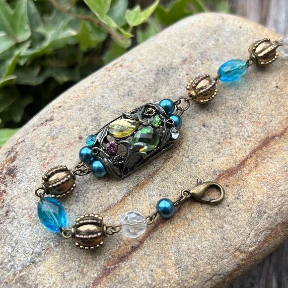 Fashion Rhinestone and Faux Stone Charm Link Bracelet Cosplay - Picture 1 of 4